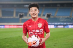 韩鹏泰山队假期：队长角色挑战与平衡之道