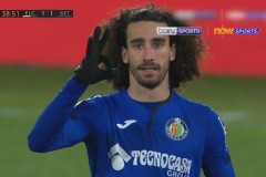 巴塞罗那球员意外留守成后防支柱，助力球队防守全面提升